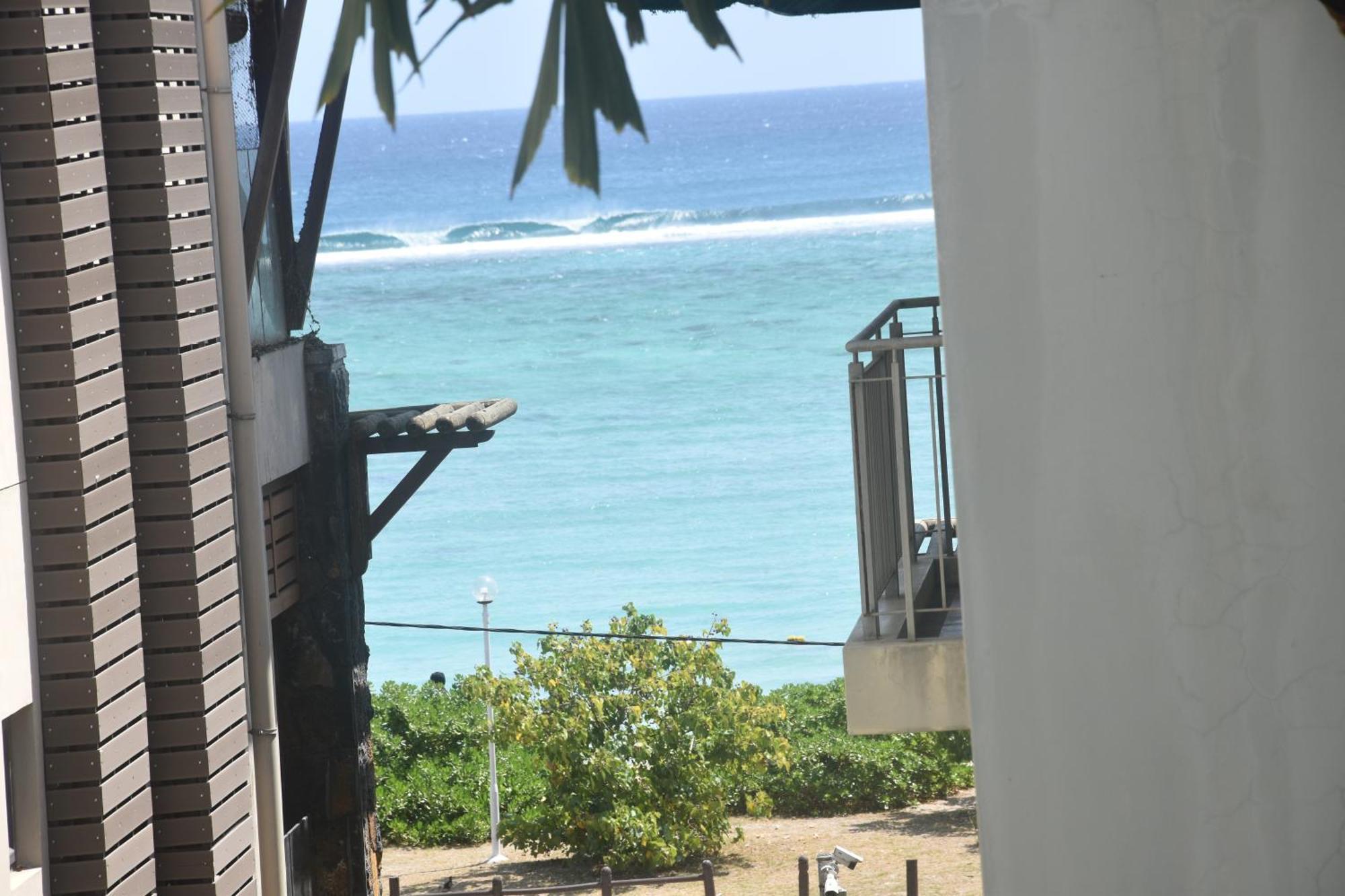 Blue Waves Beachfront Penthouse Flic-en-Flacq Esterno foto