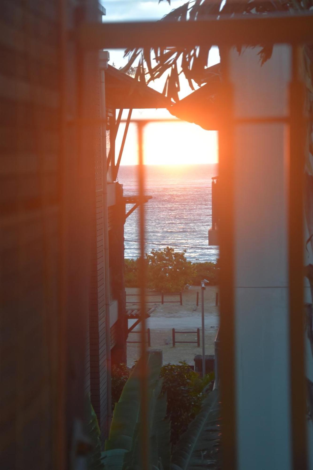 Blue Waves Beachfront Penthouse Flic-en-Flacq Esterno foto